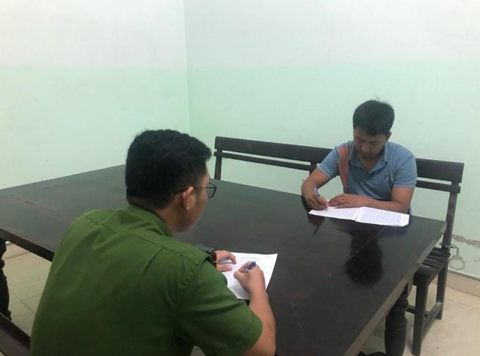  Thanh niên trộm xe máy rồi nhắn tin đòi tiền chuộc: Trần Viết Bình An (SN 1992) đã trộm chiếc xe máy của anh N.T.H (trú phường Hòa Thuận Tây, quận Hải Châu, Đà Nẵng) rồi sau đó, An nhắn tin cho nạn nhân chuộc lại xe với giá 9 triệu đồng. Khi đối tượng đang nhận tiền từ anh H., công an có mặt bắt giữ. Ngày 23/11, Công an phường Hòa Cường Bắc cho biết, đơn vị đã chuyển hồ sơ vụ trộm xe máy cho công an quận Hải Châu tiếp tục xử lý theo thẩm quyền. 