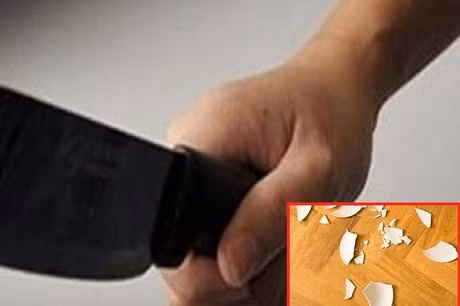  Chủ nhà đâm chết bạn nhậu vì đập vỡ chén: Đêm 12/10, anh A (22 tuổi) đến nhà Văn Tấn Tài (33 tuổi, trú tại phường Tiến Thành, TP Đồng Xoài, tỉnh Bình Phước) để uống rượu. Tại đây, anh A. mâu thuẫn với một người trong bàn nhậu rồi anh A. cầm chén ra sân đập vỡ. Bực tức, Tài đã cầm dao đuổi chém anh A. khiến anh này tử vong trên đường đi cấp cứu. Sau khi gây án, Tài đã đến cơ quan công an đầu thú. (Ảnh minh hoạ)