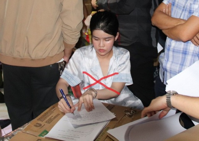 Lực lượng chức năng tiến hành khám xét khẩn cấp tại nơi bắt giữ đã thu giữ thêm 3.111 viên nén (khoảng 1,5 kg) dạng thuốc tân dược. Theo khai nhận của Phạm Thị Quỳnh Trang, số viên nén trên là ma túy tổng hợp loại thuốc lắc. Ngoài ra, lực lượng công an thu giữ 1 xe ô tô, 5 điện thoại di động và nhiều tang vật liên quan khác. 