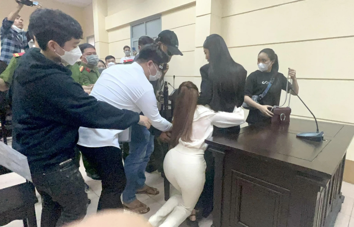 Chị Phạm Lệ Khanh cho rằng nếu không có phiên tòa hôm nay, chị sẽ không nhận được lời xin lỗi nào từ Trang và các bị cáo khác. “Các bị cáo bồi thường cũng được, không bồi thường cũng được, nhưng tôi mong HĐXX xử đúng người đúng tội”, Khanh nói.