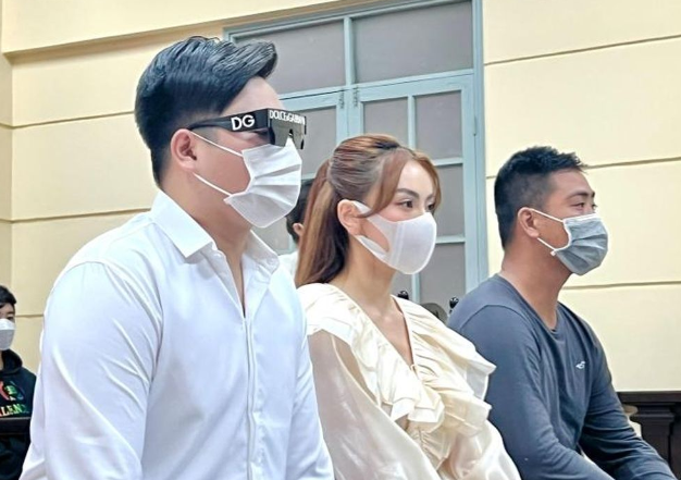 Ngày 22/11, TAND quận 1, TP HCM tiếp tục phiên xử Nguyễn Xuân Hương Trang (SN 1992, tên gọi khác là Trang Nemo), Phạm Quyền Quy, Nguyễn Ngọc Khương (cùng SN 1999), Nguyễn Phước Tuấn (SN 1991), Phan Hoàng Nam (SN 1998) về tội "Gây rối trật tự công cộng". (Ảnh: VTC News)