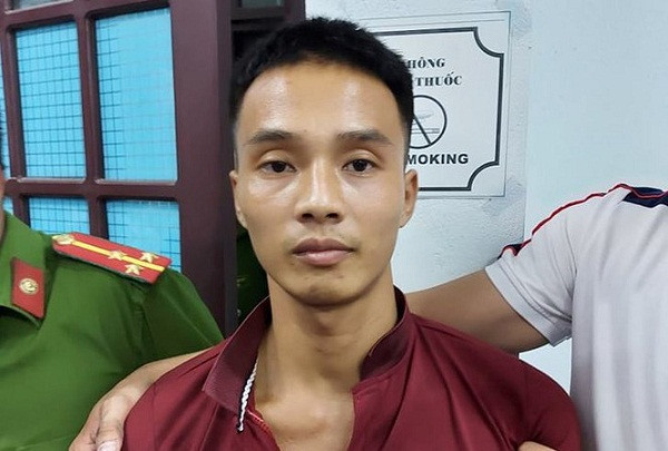 Sau lần vượt ngục đầu tiên bị bắt, thay vì nghiêm túc chấp hành án, Triệu Quân Sự lại nung nấu ý nghĩ tiếp tục bỏ trốn. Sau nhiều ngày âm thầm chuẩn bị, chiều 3/6/2020, khi đang phục vụ ở khu vực bếp ăn dành cho phạm nhân tại Trại giam quân sự khu vực miền Trung, Quân Khu 5 (đóng tại Quảng Ngãi), Sự trèo qua vọng gác, bám vào đường ống nước xuống đất trốn ra ngoài. 