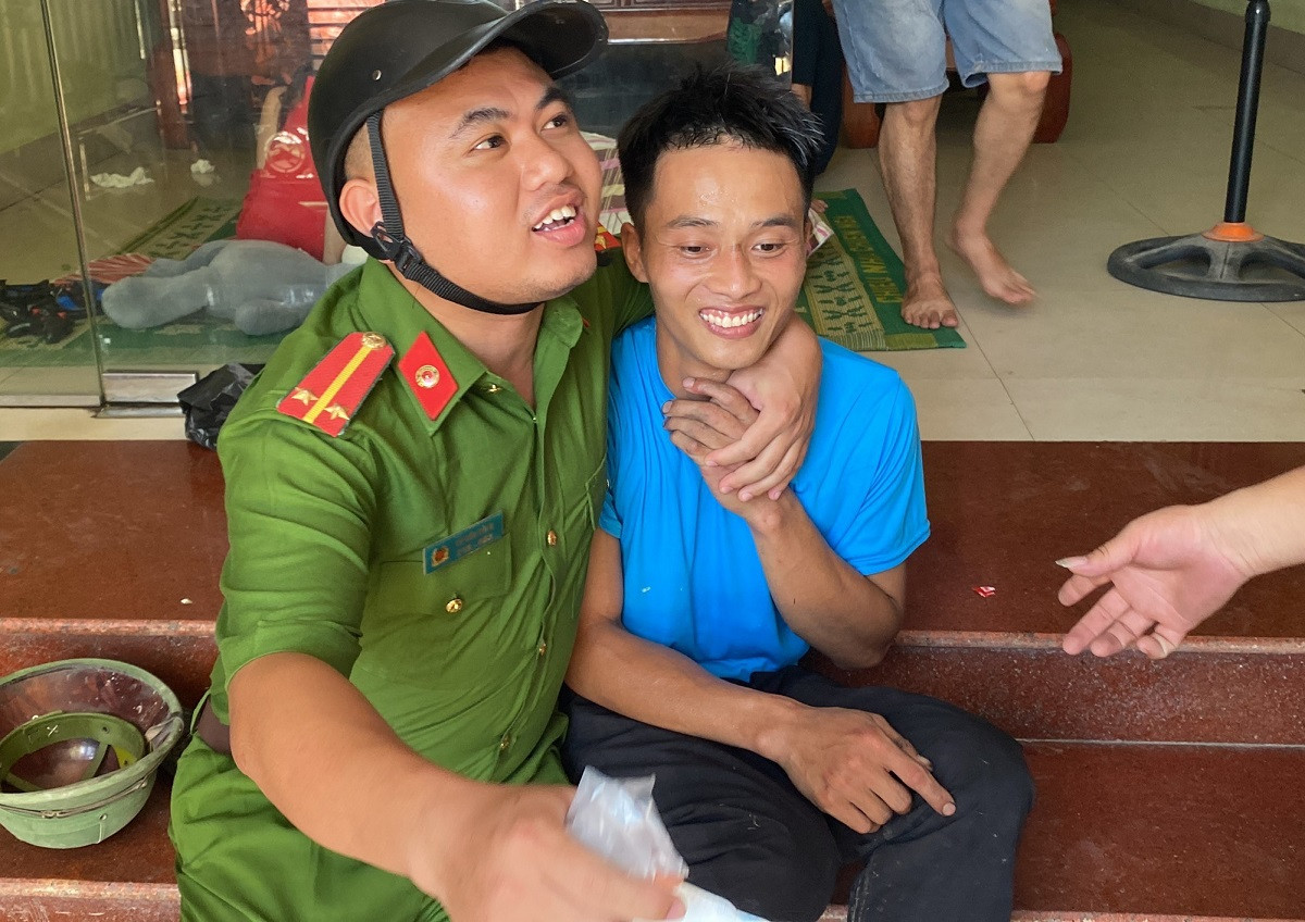 Khoảng 14h15 ngày 1/6, trong khi chạy trốn đến khu vực chợ Vừng, thuộc xã Yên Dương, huyện Hà Trung, tỉnh Thanh Hóa, Triệu Quang Sự đã bị Tổ công do đại úy Nguyễn Huy Hiệu, Trưởng Công an xã, đại úy Lê Hoàng Thạch, Phó Trưởng Công an xã và trung úy Vũ Văn Hùng, Công an viên xã Yên Dương, huyện Hà Trung phát hiện, phối hợp lực lượng Quân đội và quần chúng nhân dân bao vây, bắt giữ. 