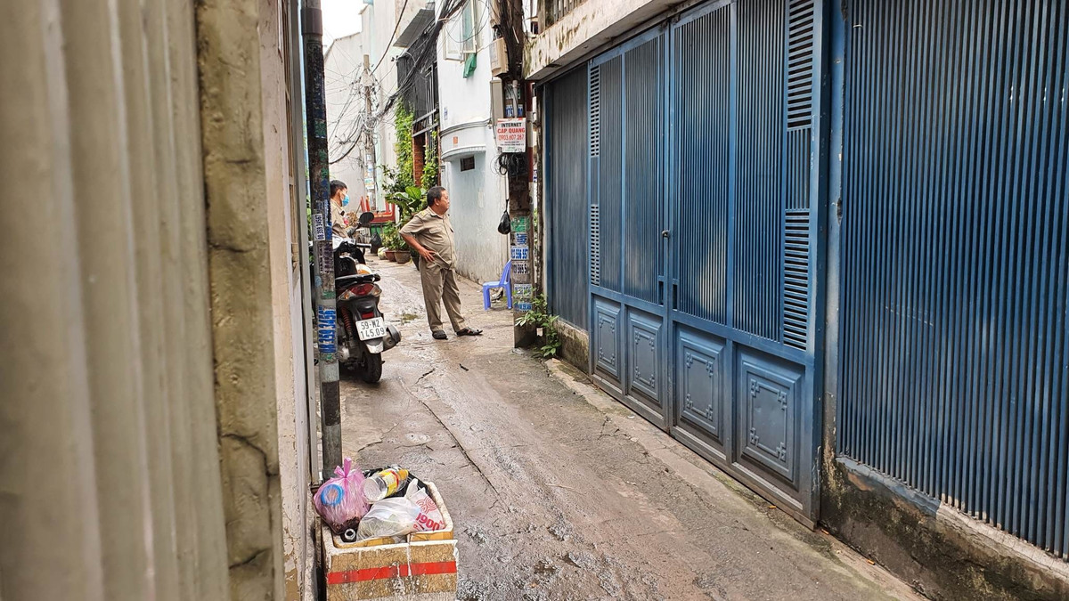  Nổ khí gas khiến một người bỏng nặng: Tối 23/11, người dân sống trong hẻm 435 đường Huỳnh Tấn Phát (phường Tân Thuận Đông, quận 7, TP HCM) bất ngờ nghe tiếng nổ lớn từ một căn nhà trong hẻm. Khi mọi người chạy tới nơi thì thấy ông L.N.G. (43 tuổi) chạy ra, toàn thân bị bỏng nặng, còn bên trong nhà nồng nặc mùi gas. Bước đầu nhận định, do bình gas trong nhà bị rò rỉ, ông G. hút thuốc dẫn đến nổ khí gas. 