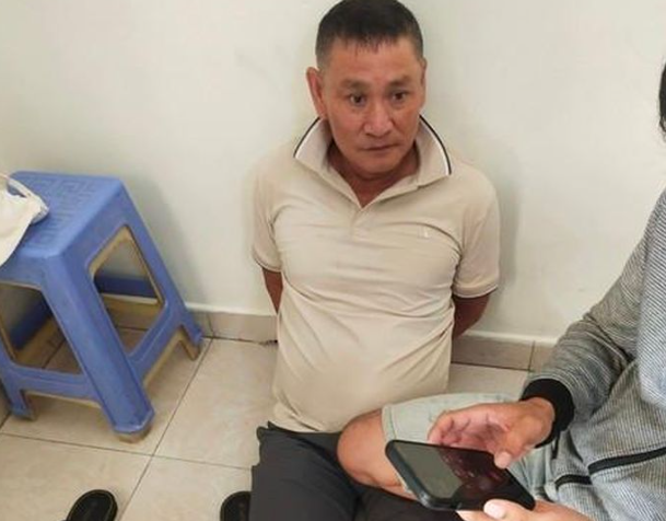  Đã bắt được phạm nhân trốn khỏi Trại giam Thủ Đức - Z30D: Ngày 24/11, tin từ Ban Giám thị Trại giam Thủ Đức (Z30D) cho biết, vừa bắt được đối tượng đang thụ án tù 15 năm, lợi dụng lúc được cho đi lao động đã trốn trại. Theo đó, phạm nhân Đinh Viết Dũng (SN 1965, ngụ tỉnh Lâm Đồng), đang thụ án 15 năm tù tại Trại giam Thủ Đức (Bộ Công an), đóng tại xã Tân Đức, huyện Hàm Tân, tỉnh Bình Thuận. Lúc 9h ngày 10/11/2022, lợi dụng khi đi lao động, Dũng xin đi vệ sinh và bỏ trốn. Sáng 24/11, Dũng bị bắt tại một địa điểm thuộc phường Tân Quý, quận Tân Phú, TP HCM, sau 14 ngày bỏ trốn. 