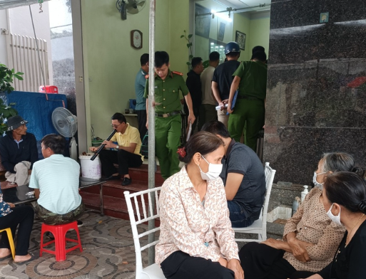  Hai vợ chồng tự tử, nghi do "vỡ họ": Ngày 22/11, gia đình bàng hoàng phát hiện ông Phạm Đức L. (SN 1962) và vợ là bà Dương Thị Th. (SN 1965, trú tại thôn Nghi Dương, xã Ngũ Phúc, TP Hải Phòng) tử vong trong phòng ngủ. Người nhà nạn nhân cho biết, ông L. và bà T. có liên quan đến vụ "vỡ họ" nhiều tỷ đồng ở xã Ngũ Phúc do một người phụ nữ trú tại thôn Xuân Chiếng (xã Ngũ Phúc) làm "chủ họ". Hiện, người phụ nữ này đã bỏ trốn khỏi địa phương. 