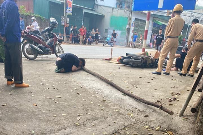 Đâm vào cọc tiêu, thiếu niên 15 tuổi tử vong ở Phú Thọ Dam vao coc tieu, thieu nien 15 tuoi tu vong o Phu Tho