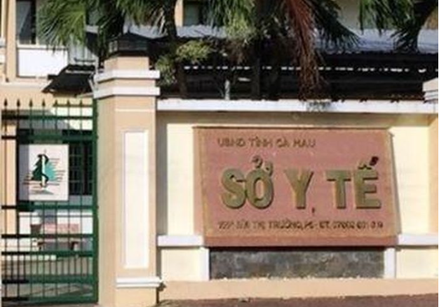  Cảnh cáo nguyên Phó Giám đốc Sở Y tế Cà Mau: Ngày 21/11, một lãnh đạo Sở Y tế Cà Mau xác nhận, ông Nguyễn Hoàng Sa - nguyên Phó Giám đốc Sở này bị kỷ luật cảnh cáo về mặt Đảng và chính quyền. Theo vị này: "Ông Sa bị kỷ luật liên quan đến việc kê khai tài sản không đúng quy định và cho vợ kinh doanh ngành nghề mình đang quản lý. Ông Sa bị kỷ luật cách đây khoảng 2 tuần”. 