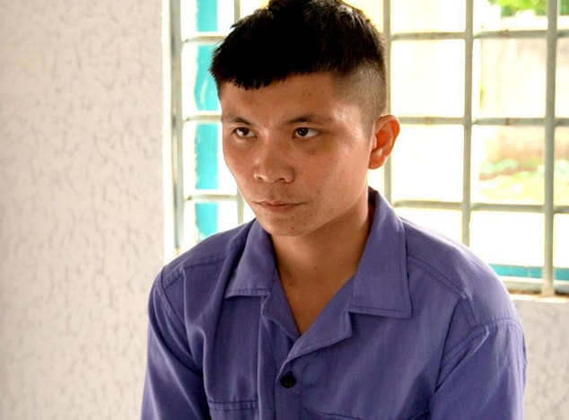  Khởi tố nghịch tử dùng kéo đâm chết bố đẻ: Sau khi đã uống rượu, giữa Lương Thế Văn (20 tuổi, trú huyện Sa Thầy, Kon Tum) và chị Y Th. (là người sống chung như vợ chồng với Văn) xảy ra mâu thuẫn. Biết chuyện, mẹ Văn đã gọi ông L.V.D. (bố đẻ của Văn) về can ngăn. Sau đó, giữa Văn và bố đẻ đã xảy ra xô xát, Trong lúc bực tức, Văn đã dùng kéo đâm ông D. khiến nạn nhân tử vong trên đường đi cấp cứu. Ngày 21/11, Công an tỉnh Kon Tum cho biết đã khởi tố Văn về tội “Giết người”. 