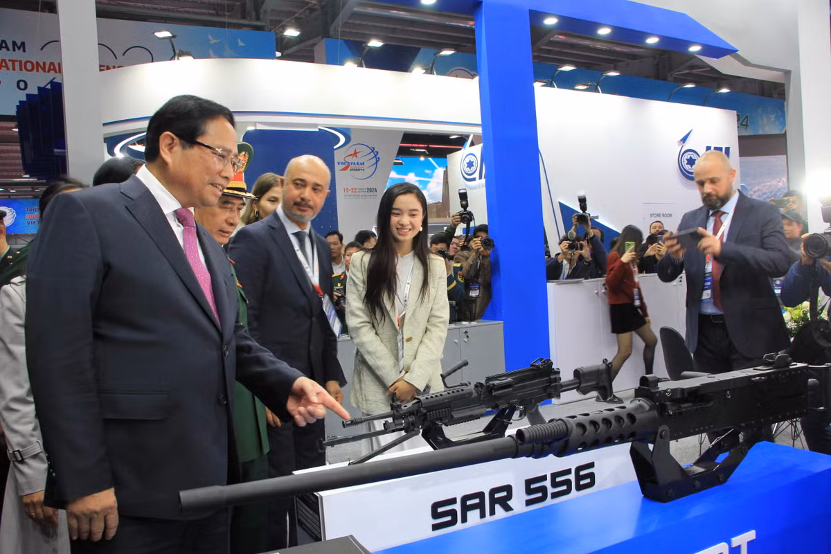 Khu vực Triển lãm có diện tích trưng bày trong nhà 15.000m2 và diện tích ngoài trời hơn 20.000 m2. Triển lãm trưng bày 68 chủng loại khí tài trang bị trong biên chế của QĐND Việt Nam trên diện tích 10.530 m2. Ngoài ra, tại đây có 242 đơn vị đăng ký trưng bày tại Triển lãm, 36 đoàn khách quốc tế xác nhận tham dự Triển lãm.