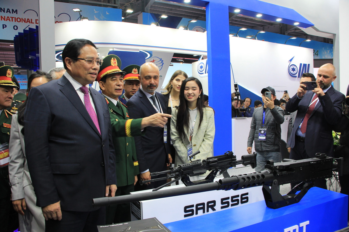 Tại triển lãm, nổi bật có thiết bị Lục quân với nhiều loại vũ khí; các loại đạn bộ binh, pháo binh, chống tăng,…; thiết bị quan sát, ngắm bắn ngày, đêm; pháo mặt đất; pháo tự hành; hệ thống pháo phản lực phóng loạt; pháo cao xạ; tên lửa đất đối đất; tên lửa chống tăng; xe tăng; xe thiết giáp; xe chở quân; xe vận tải quân sự; xe máy, thiết bị công binh.