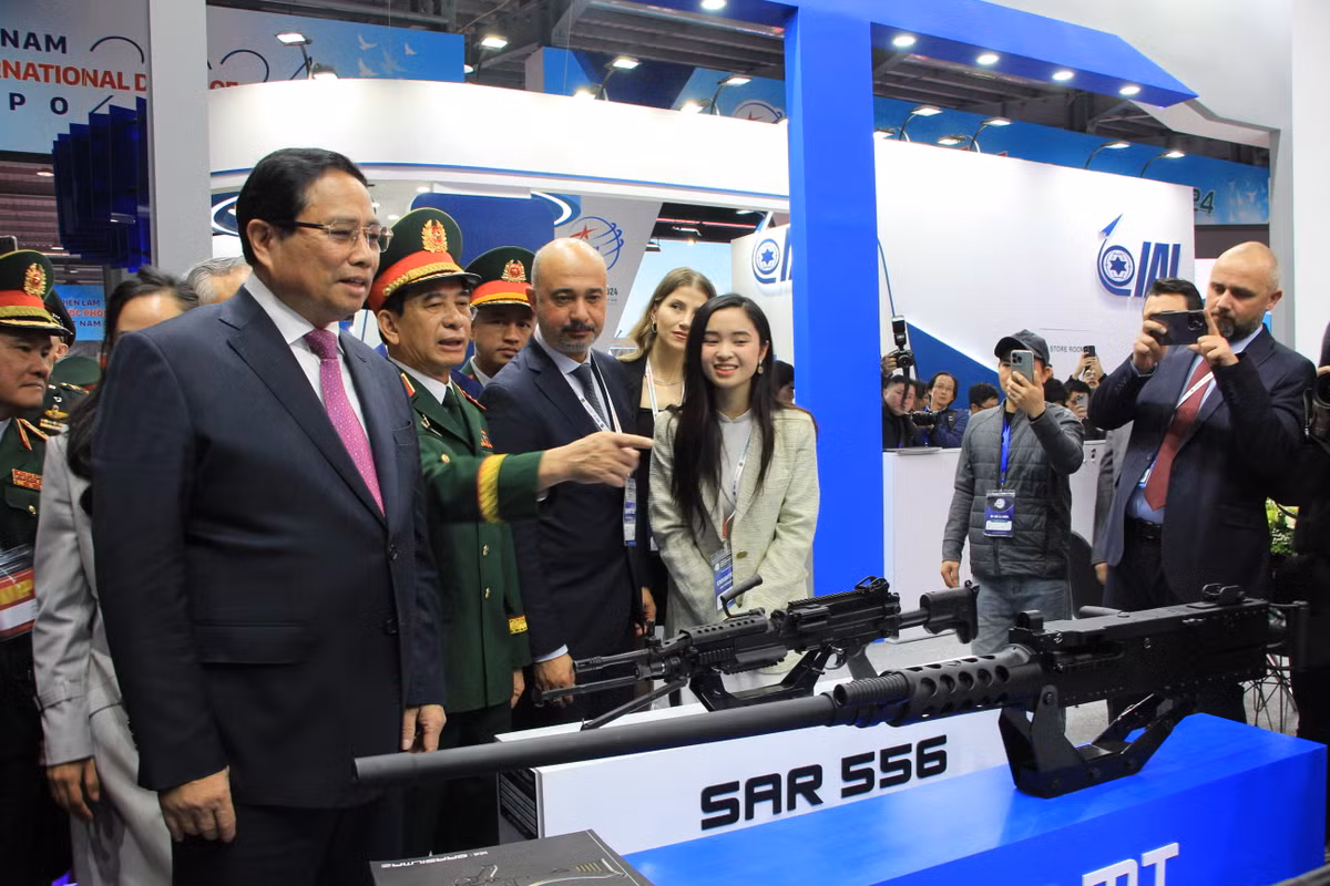 Tại triển lãm, nổi bật có thiết bị Lục quân với nhiều loại vũ khí; các loại đạn bộ binh, pháo binh, chống tăng,…; thiết bị quan sát, ngắm bắn ngày, đêm; pháo mặt đất; pháo tự hành; hệ thống pháo phản lực phóng loạt; pháo cao xạ; tên lửa đất đối đất; tên lửa chống tăng; xe tăng; xe thiết giáp; xe chở quân; xe vận tải quân sự; xe máy, thiết bị công binh.