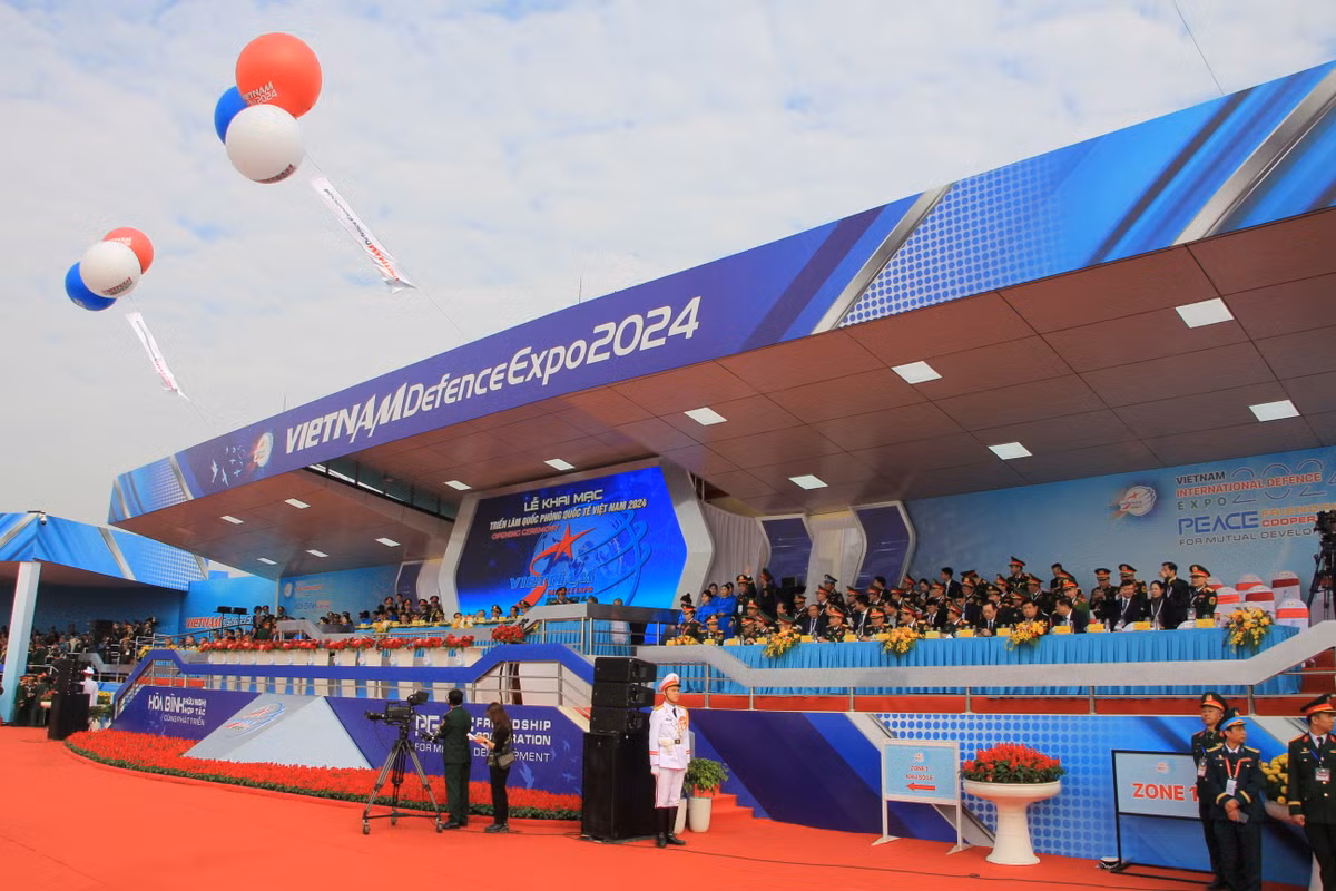 Sáng 19/12, tại sân bay Gia Lâm (quận Long Biên, Hà Nội), Bộ Quốc phòng đã chính thức tổ chức khai mạc triển lãm Quốc phòng quốc tế Việt Nam 2024 (Viet Nam International Defence Expo 2024).