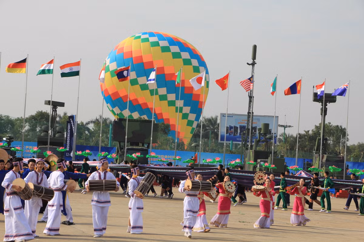 Những nhạc cụ truyền thống của đồng bào dân tộc thiểu số Việt Nam được quảng bá tại triển lãm.