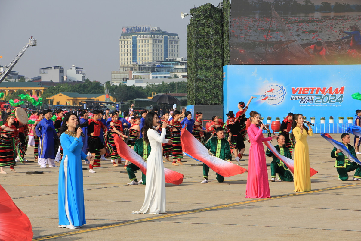 Tiếng hát ca ngợi quê hương, đất nước Việt Nam được vang vọng đến bạn bè quốc tế.