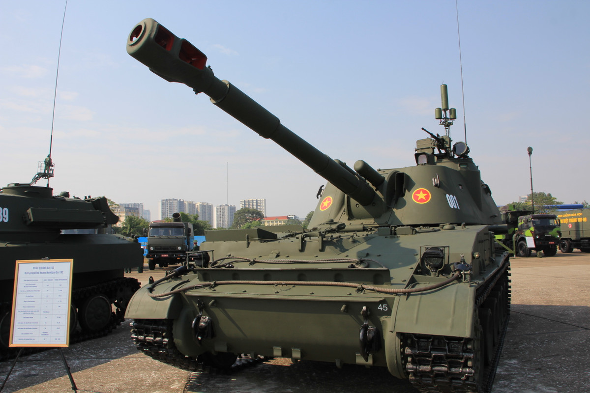 Pháo tự hành Su 152.