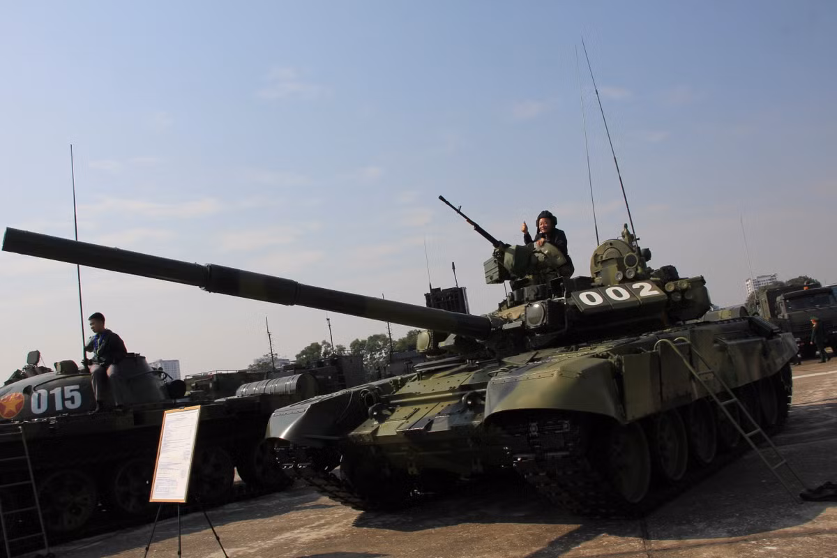 Xe tăng chiến đấu chủ lực T-90S/SK của Quân đội nhân dân Việt Nam.
