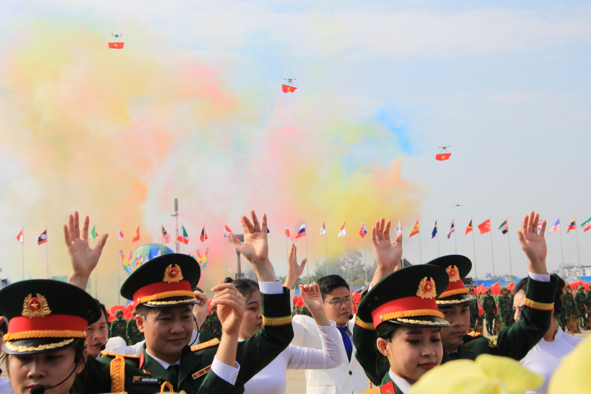 Triển lãm Quốc phòng quốc tế Việt Nam 2024 được tổ chức đồng thời với các hoạt động, sự kiện nhân dịp kỷ niệm 80 năm Ngày thành lập Quân đội nhân dân Việt Nam, 35 năm Ngày hội Quốc phòng toàn dân; là một hoạt động trọng điểm, tạo điểm nhấn mang ý nghĩa, tầm vóc quốc tế. 