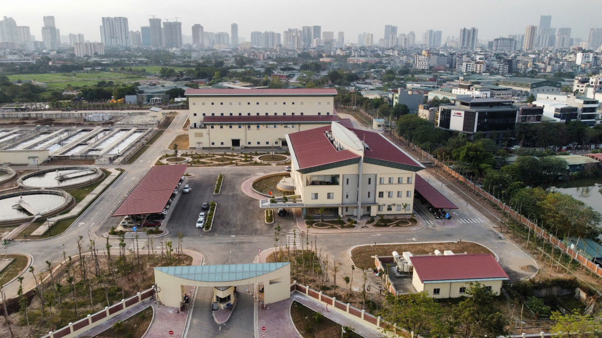 Dự án Hệ thống xử lý nước thải Yên Xá khởi công xây dựng năm 2016, sử dụng vốn vay ODA của Nhật Bản (JICA) với tổng mức đầu tư hơn 16.000 tỷ đồng. Khi hoàn thành vào năm 2026, nhà máy sẽ xử lý phần lớn nước thải đổ ra sông Tô Lịch, sông Lừ, sông Sét và một phần sông Nhuệ. 