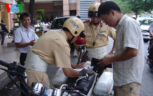  Có văn bản của thủ trưởng, phó thủ trưởng cơ quan điều tra từ cấp huyện trở lên; văn bản đề nghị của cơ quan chức năng liên quan về dừng phương tiện để kiểm soát phục vụ công tác bảo đảm an ninh, trật tự.