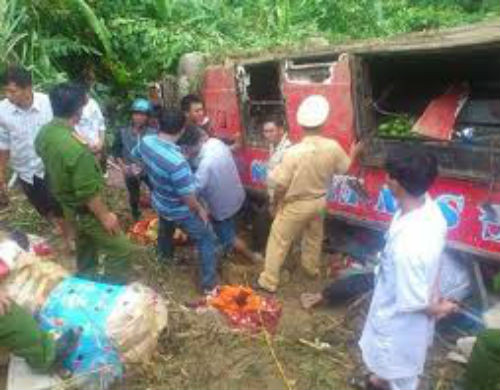 5. Xe giường nằm lao vực, hơn 40 người gặp nạn: Khoảng 12 trưa 23/6, xe giường nằm 42 chỗ lưu thông trên đường Hồ Chí Minh từ Đăk Nông ra Hà Nội. Khi đến đèo Lò Xo, giáp ranh giữa Quảng Nam và Kon Tum, xe bất ngờ lao xuống vực sâu 150 m. Vụ tai nạn khiến một người tử vong, 6 người bị thương nặng.