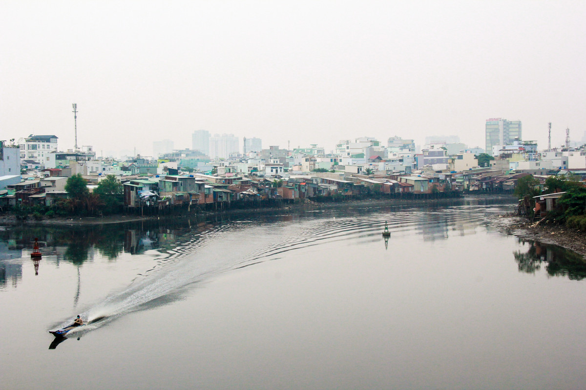  Bí thư Thành ủy Nguyễn Thiện Nhân từng chia sẻ tại hội nghị rằng nhiều nước trên thế giới, đã từng gặp thất bại trong việc quy hoạch và sử dụng đất ven sông. TP.HCM phải tiếp nhận và học hỏi những kinh nghiệm mới của nhiều nước trong vấn đề này. 
