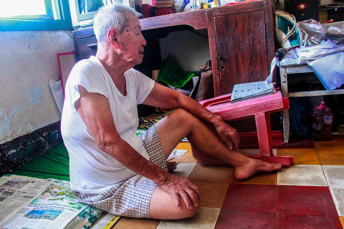 Theo kế hoạch, UBND quận 1 sẽ hướng dẫn người dân lựa chọn căn hộ tạm cư mới. Mỗi hộ dân ở chung cư Bùi Viện được lựa chọn 1 căn hộ được lấy từ danh sách quỹ nhà tạm cư. Ông Nguyễn Anh Đức đã sống ở chung cư này gần 50 năm, và chưa muốn rời đi bởi chưa có phương án thích hợp.