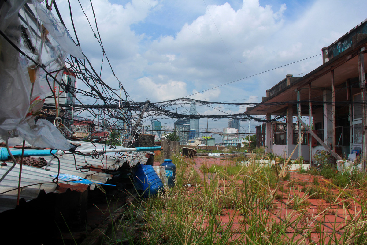 Trường hợp người dân không nhận nhà tạm cư sẽ được hỗ trợ tiền thuê nhà với mức: 4 nhân khẩu trở xuống hỗ trợ 5 triệu đồng/tháng; từ 5 nhân khẩu trở lên sẽ hỗ trợ 1,25 triệu/nhân khẩu/tháng nhưng không quá 15 triệu đồng mỗi hộ.