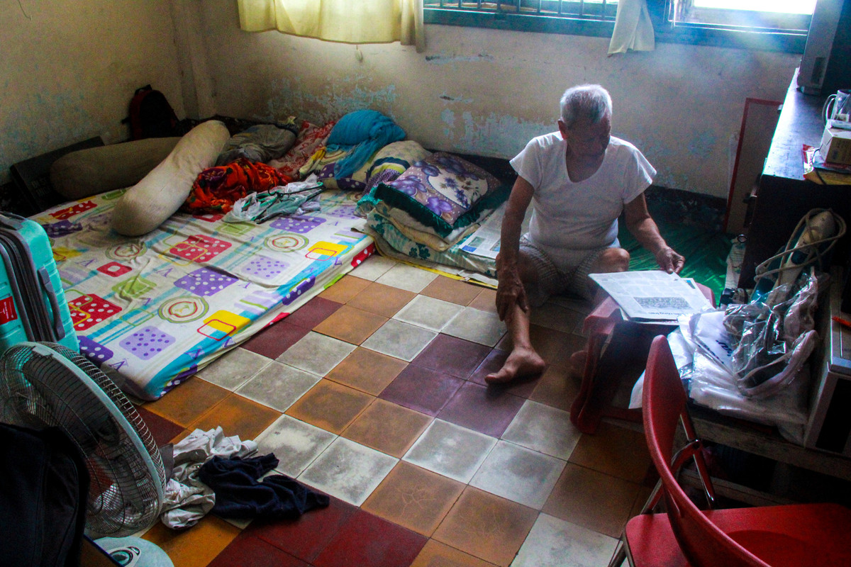 Ngay sau khi có kết quả kiểm định, UBND phường Phạm Ngũ Lão đã tổ chức hội nghị tiếp xúc người dân và lên phương án di dời, đồng thời bố trí nơi ở tạm cho gần 100 hộ gia đình. Ngày 14/6, UBND TP quyết định di các hộ dân ở chung cư này đến nơi ở mới để đảm bảo an toàn, đồng lên kế hoạch tiến hành sửa chữa, cải tạo. Các hộ cố bám trụ lại chung cư cũ này bởi bởi chưa hài lòng với phương án di dời và hỗ trợ tạm cư.