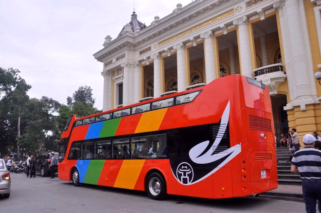 Các tuyển thủ U23 Việt Nam sẽ được diễu hành bằng xe bus 2 tầng mui trần, nhưng chỉ đi trong khoảng 1km từ sân bay