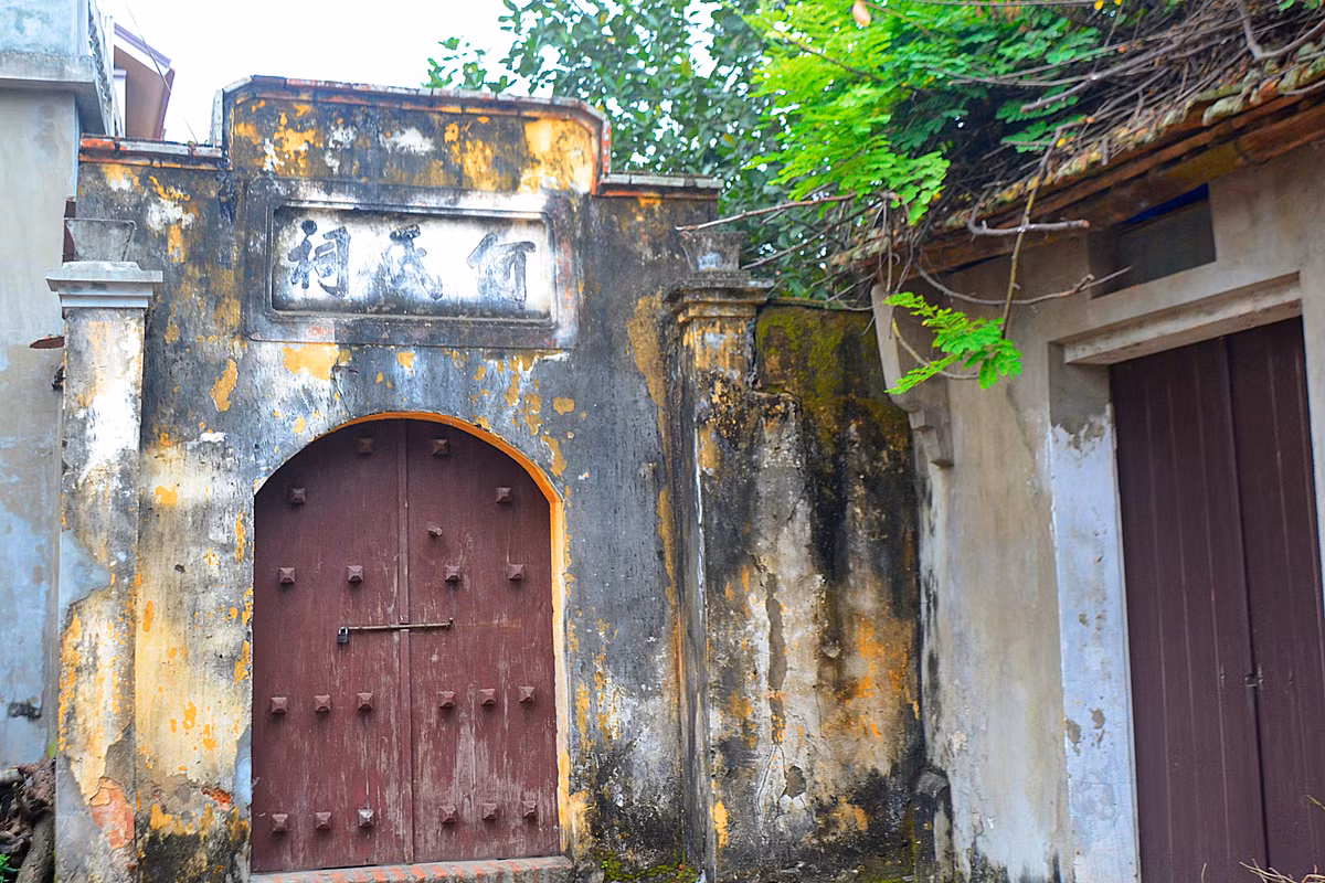 ...Như tô điểm thêm nét cổ kính cho Thủ đô ngàn năm văn hiến.
