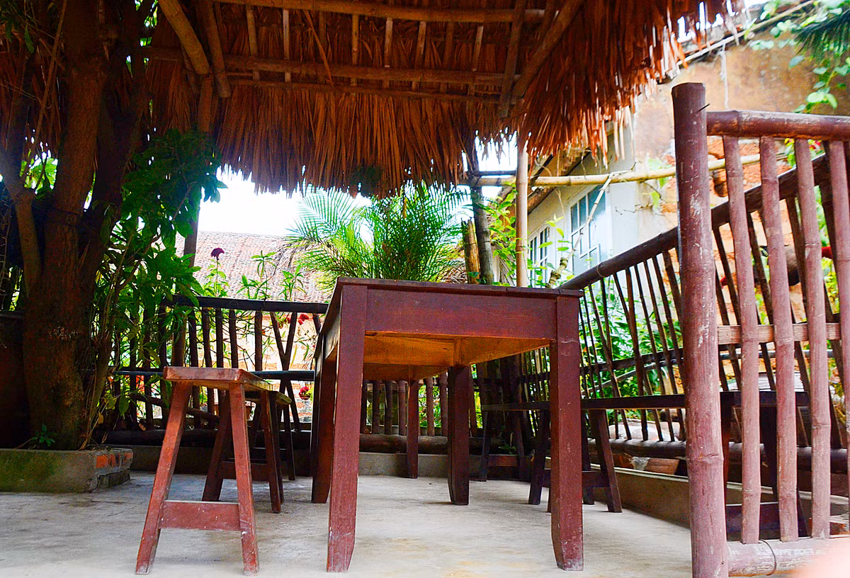 ... được thiết kế đơn giản để khách thư giãn, ngắm nhà.