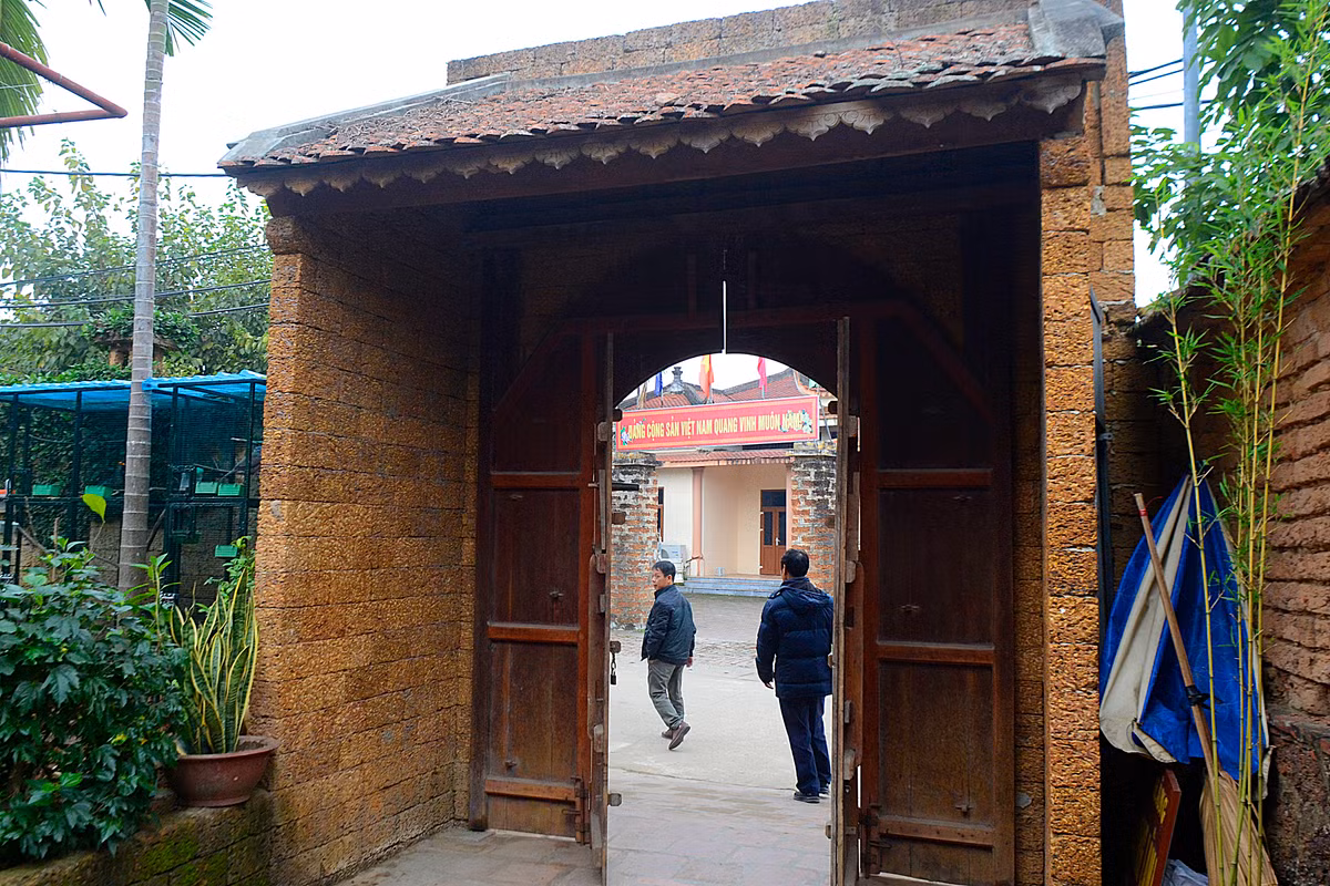 Yên ả, thanh bình là những gì còn lại khi ta bước qua cánh cổng này....