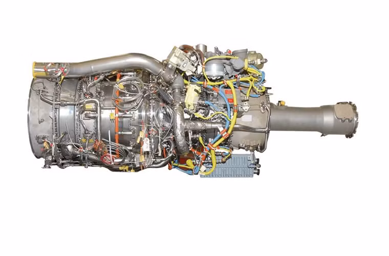 Để điều khiển con quái vật không vận khổng lồ này cần tới phi hành đoàn 5 người. CH-53K King Stallion trang bị tới 3 động cơ General Electric GE38-1B cho công suất 7.500 mã lực. Với ba công suất này những chiếc CH-53K King Stallion có thể bay với vận tốc 315 km/h, phạm vi hoạt động không tính thùng dầu phụ lên tới 852 km.