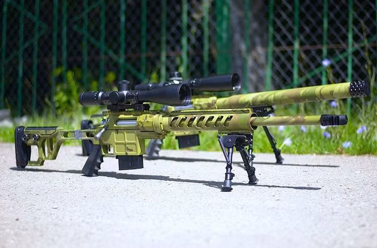 Đặc biệt, súng trường bắn tỉa DVL-10M2 sử dụng cỡ đạn .308 Winchester, hộp tiếp đạn 10 viên, súng có độ chính xác đến kinh ngạc với thông số lên tới 0,4 MOA.