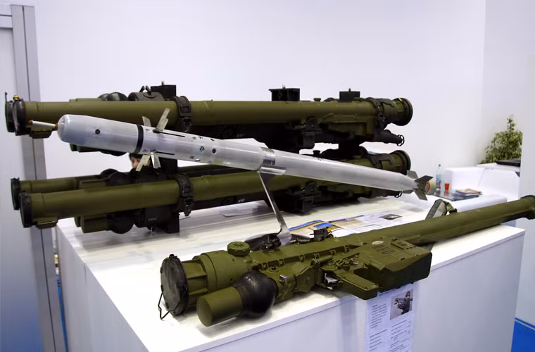 Ngoài tên lửa phòng không tầm thấp Verba, chiếc xe trinh sát này còn có thể lắp đặt tổ hợp tên lửa Igla-S tương tự, sẵn sàng nhanh chóng cơ động tới vị trí cần thiết và thực hiện phục kích đón đánh các mục tiêu bay xuất hiện trong vùng hỏa lực.