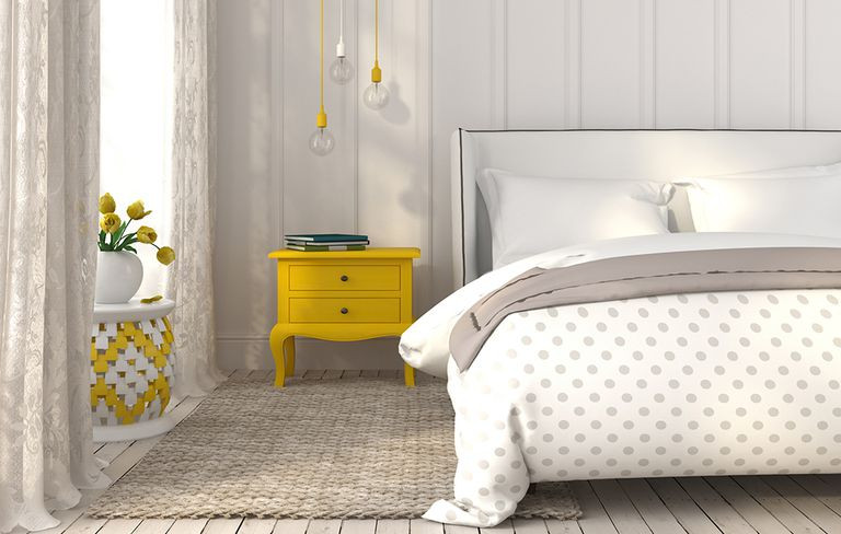 Môi trường phòng ngủ đóng một vai trò lớn trong việc bạn ngủ và ngủ ngon như thế nào. Những điều cần lưu ý: nệm của bạn đã dùng bao nhiêu năm, nhiệt độ trong phòng ngủ thế nào và nó có thực sự tối vào ban đêm không? Chúng ta thực sự cần bóng tối đó để khiến melatonin hoạt động.