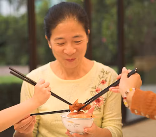 Nhung dieu kieng ky trong bua an tuyet doi dung pham vao-Hinh-2