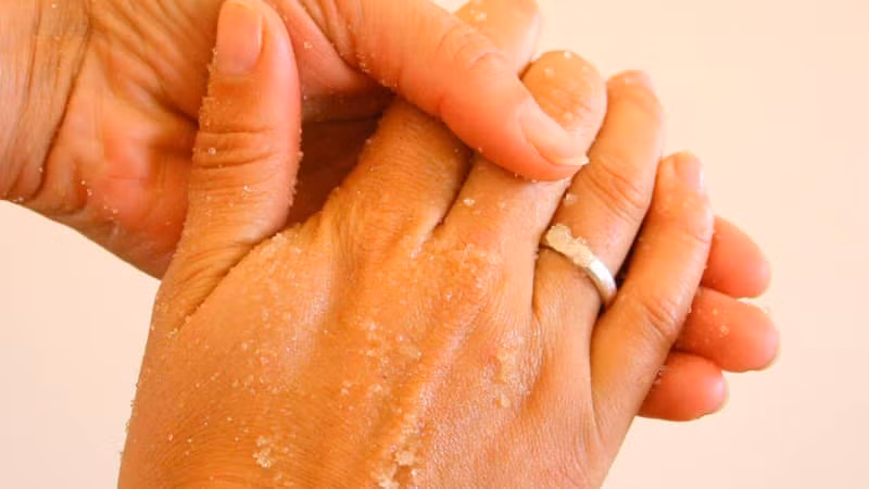 5 cach cham soc da tay min mang co the cac nang chua biet
