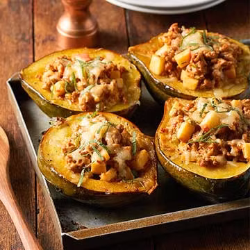Acorn squash là một trong những nguồn bổ sung tốt nhất chất chống oxy hóa beta carotene, một chất chống oxy hóa bảo vệ tế bào và ADN của chúng ta. Nó cũng là loại quả giàu magiê có thể liên quan đến sự suy giảm các triệu chứng trầm cảm theo mùa.