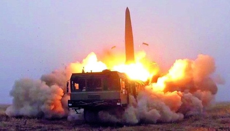 Theo kênh Telegram Mash, trong cuộc tấn công, Quân đội Nga đã sử dụng tên lửa "Iskander" và "Kinzhal", cùng với máy bay không người lái “Geran”. Ảnh: Bulgarian Military.