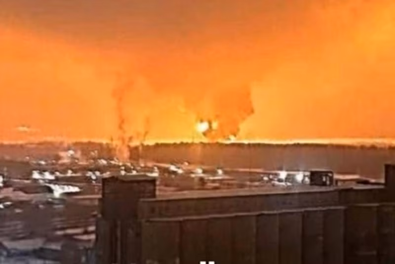 Trước đó, vào ngày 11/12, chính quyền Kiev đã thực hiện một cuộc tấn công tên lửa vào sân bay quân sự Taganrog, nằm trên lãnh thổ tỉnh Rostov của Nga. Quân đội Ukraine đã phóng 6 tên lửa đạn đạo ATACMS do Mỹ sản xuất, trong đó hai tên lửa bị hệ thống phòng không bắn hạ, và bốn tên lửa còn lại bị làm chệch hướng bởi các phương tiện tác chiến điện tử. Ảnh: Kyiv Post.