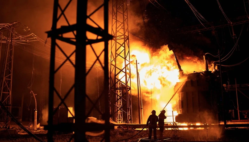Bộ trưởng Năng lượng Ukraine, ông Herman Halushchenko, cũng xác nhận rằng mục tiêu của đợt tấn công này là ngành năng lượng. “Đối phương vẫn tiếp tục gây ra nỗi kinh hoàng. Một lần nữa, ngành năng lượng trên khắp Ukraine lại bị tấn công dữ dội”, ông nói. Ảnh: The Economist.