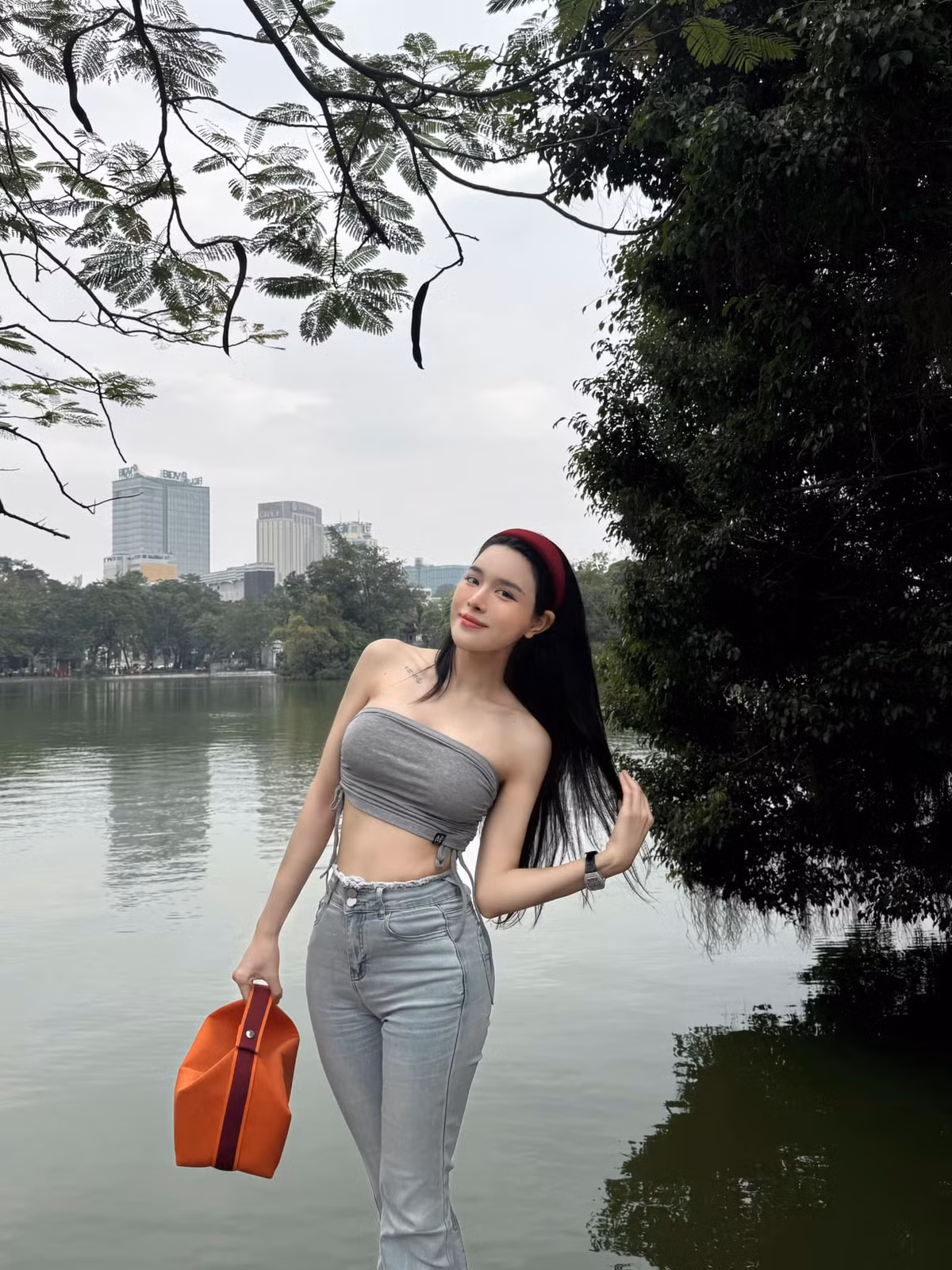 Bích Hạnh là hotgirl nổi tiếng trên mạng xã hội. Cô sở hữu kênh Instagram với hơn 600 nghìn người theo dõi.