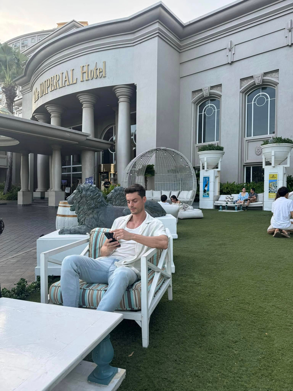 Một trong những kỷ niệm đáng nhớ nhất của Jordan là khi anh tham gia một lễ hội truyền thống. Anh đã bị cuốn hút bởi không khí náo nhiệt và vẻ đẹp của những bộ trang phục truyền thống.