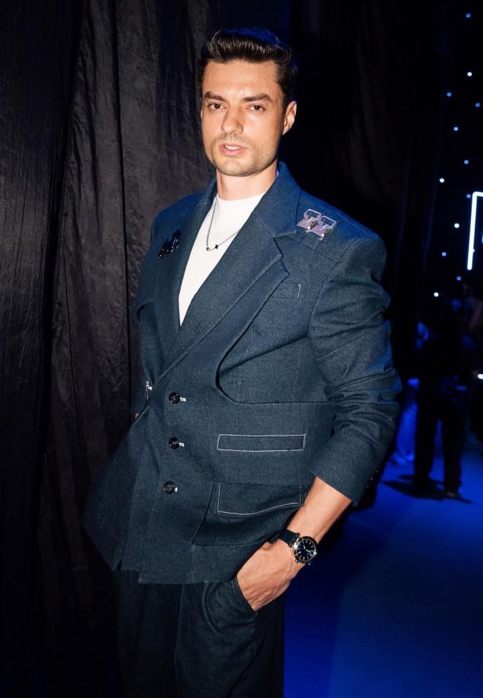 Anh cũng tự đặt tên tiếng Việt cho mình là Đan để tiện trong cuộc sống và công việc.