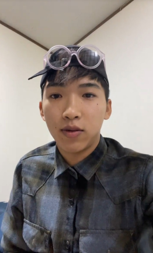 Ở nhiều góc mặt, chàng trai này khiến người nhìn phải đứng hình vì quá giống HIEUTHUHAI.