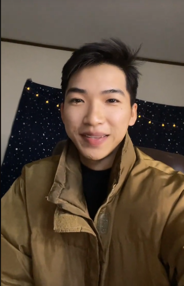 Mỗi tối, anh chàng này cũng thường dành thời gian livestream để trò chuyện, tâm sự cùng người theo dõi.