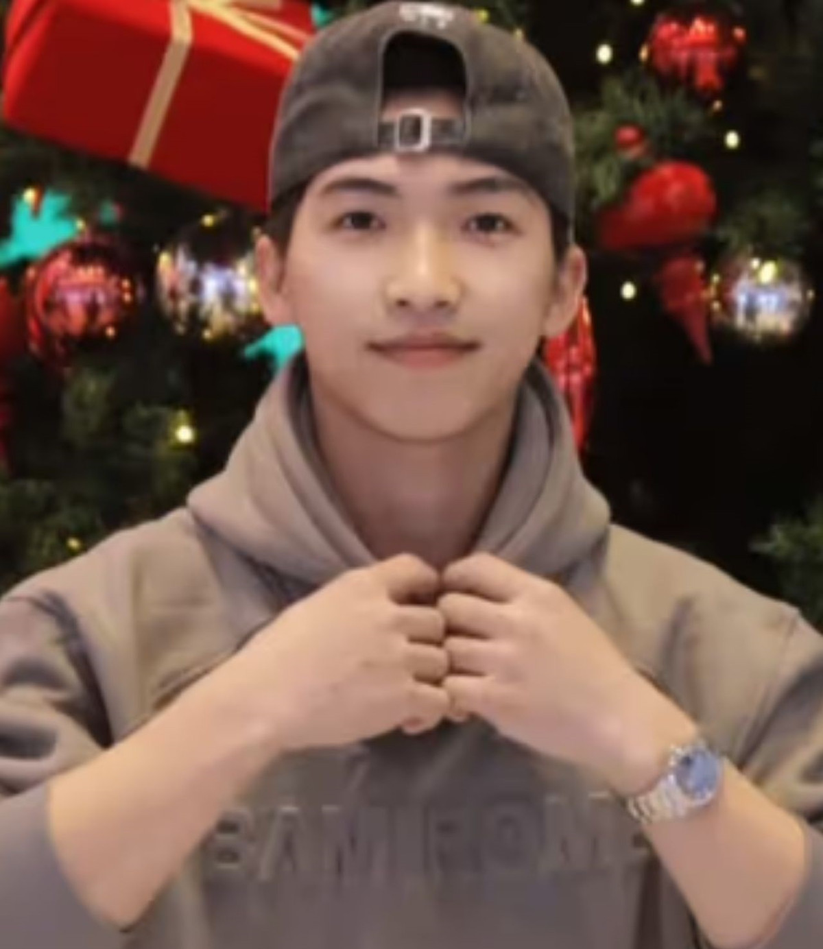 Hiện tài khoản Tiktok của anh chàng thu hút tới hơn 32.000 người theo dõi.