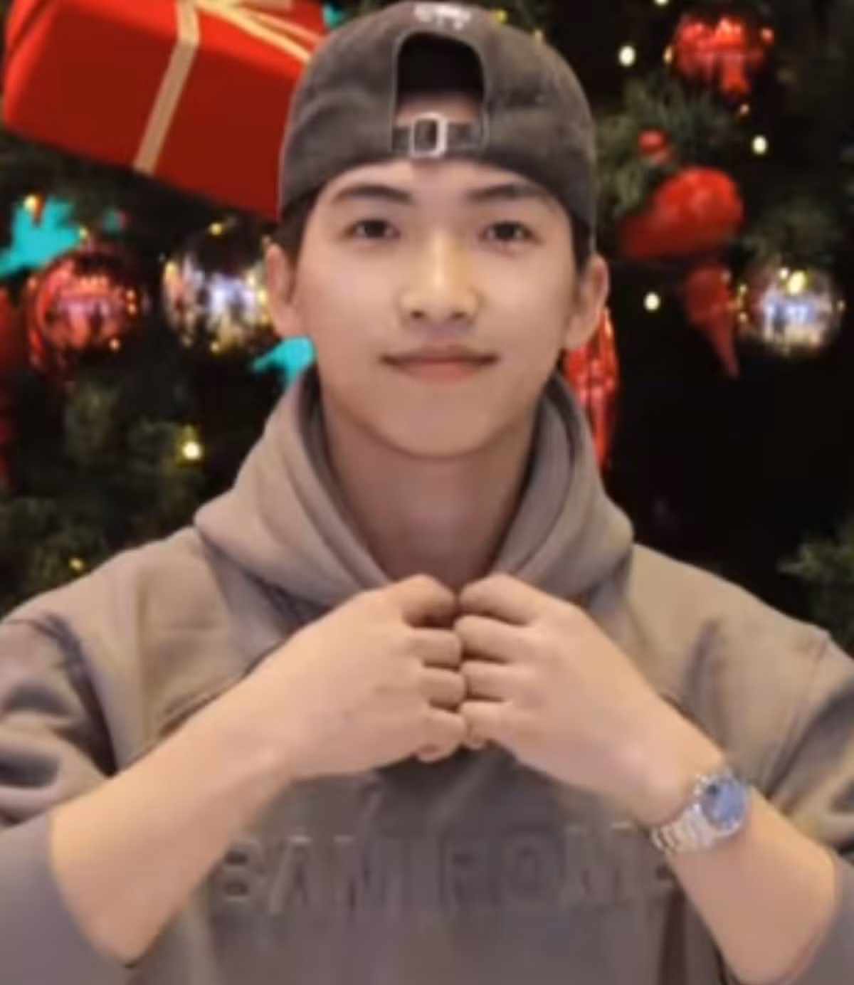 Hiện tài khoản Tiktok của anh chàng thu hút tới hơn 32.000 người theo dõi.